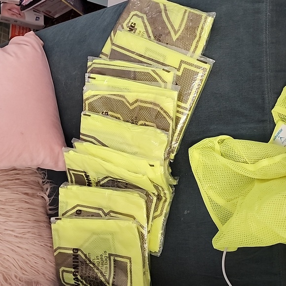 Set 1-12 of practice jerseys.  New in bag.  Size Large - Picture 3 of 6